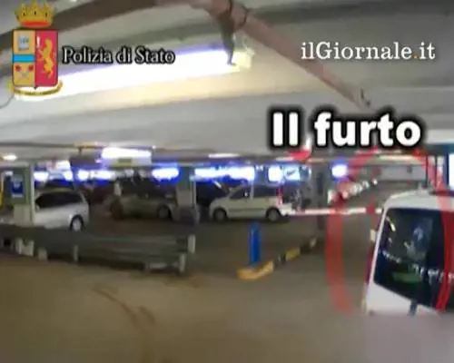 Rubano bagagli per pagarsi il viaggio