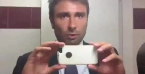 Il grillino prima di salire sul tetto: "Ho paura"