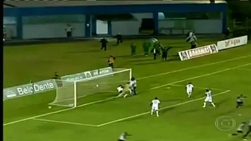 Gol salvato sulla linea da massaggiatore