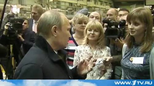 Putin prova il nuovo kalashnikov AK-12