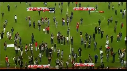 Turchia, mega rissa allo stadio