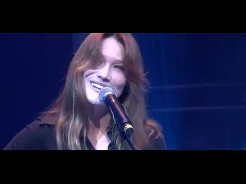 Carla Bruni dimentica le parole