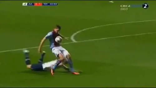 Giocatore dell'Aston Villa resta in mutande