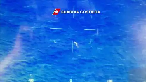 Il recupero di un cadavere a Lampedusa