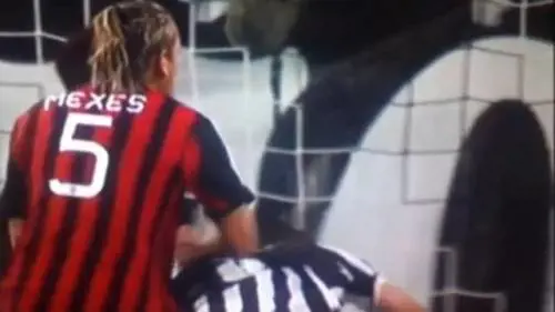 Il pugno di Mexès a Chiellini