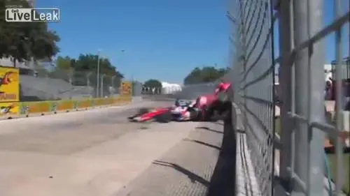 Schianto tremendo in Formula Indy