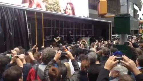 Paul MacCartney improvvisa un concerto e il traffico si blocca a Times Square
