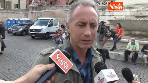 Travaglio attacca: "Vogliono scassinare la Costituzione"