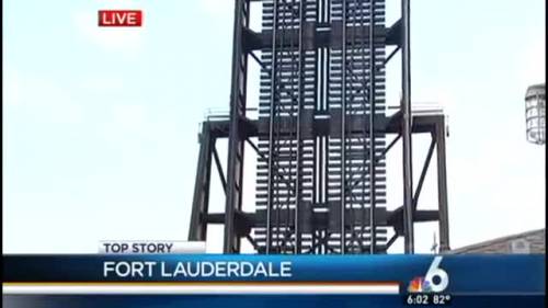Florida, donna sospesa a mezz'aria sul ponte ferroviario