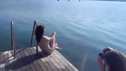 La squadra di canottaggio femminile si spoglia per beneficienza