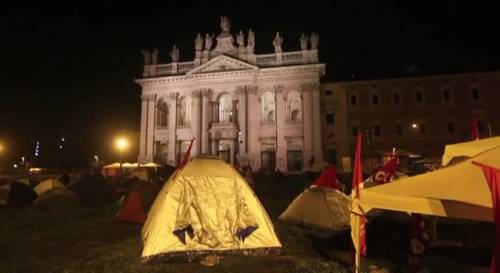 I sindacati dormono in tenda in piazza San Giovanni