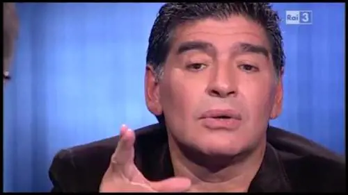 Maradona fa il gesto dell'ombrello a Equitalia
