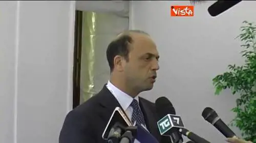 Assalto giudiziario al Cav, Alfano: "Non influirà sul governo"