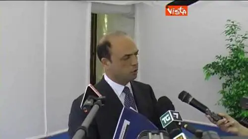 Immigrazione, Alfano: "Punire chi non soccorre"