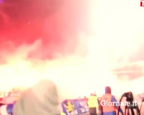 Follia in Serbia, ultras danno fuoco allo stadio