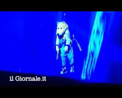 Basket, mascotte esanime calata dal soffitto 