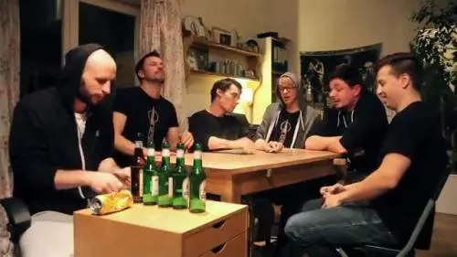 Concerto rap improvvisato al tavolo