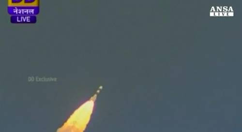 L'India lancia la prima sonda verso Marte
