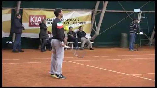 Fognini al torneo Kia palleggia con i bambini