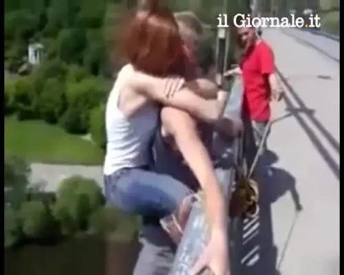 Bunjee jumping senza imbracatura