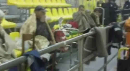 Dopo la tempesta a Uras gli sfollati dormono in palestra