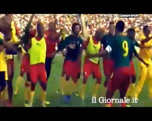 Il Camerun festeggia la qualificazione ballando