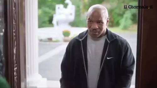 Mike Tyson ridà l'orecchio a Holyfield