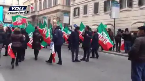 Manifestanti verso Palazzo Grazioli