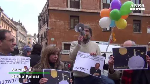 Il popolo viola festeggia la decadenza del Cav