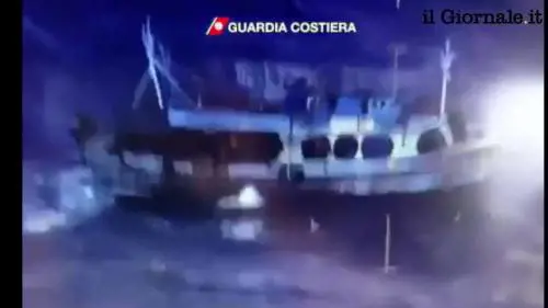 Crotone, barcone di immigrati alla deriva