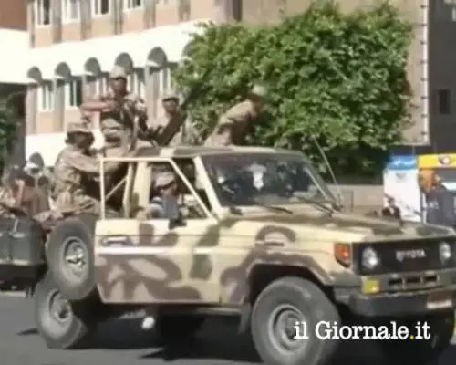 Yemen, autobomba contro ministero della difesa