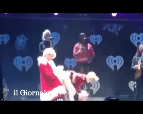 Miley Cyrus hot con Babbo Natale