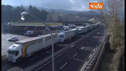 I Forconi bloccano la Basilicata: tir fermi in autostrada