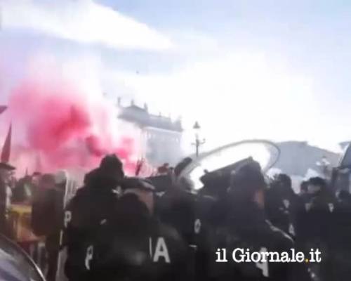 Scontri a Torino tra polizia e manifestanti