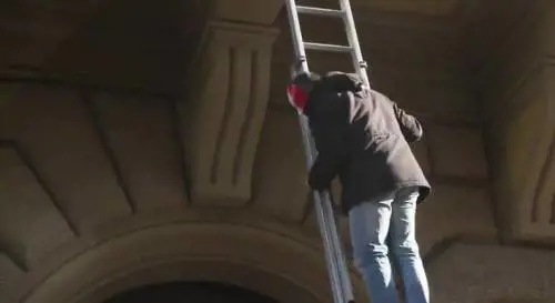 Roma, guerriglia tra polizia e Casapound