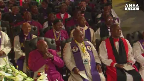 Mandela, Qunu saluta il suo eroe