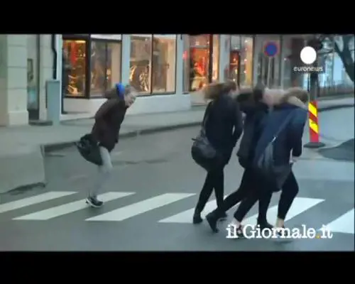 Norvegia, il vento non fa camminare