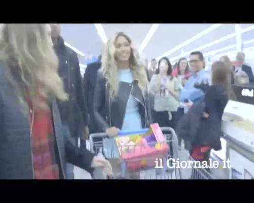 Beyonce al supermarket: regala 50 dollari a tutti