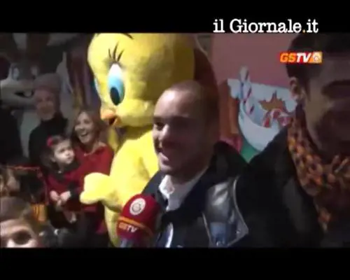 Drogba si improvvisa giornalista