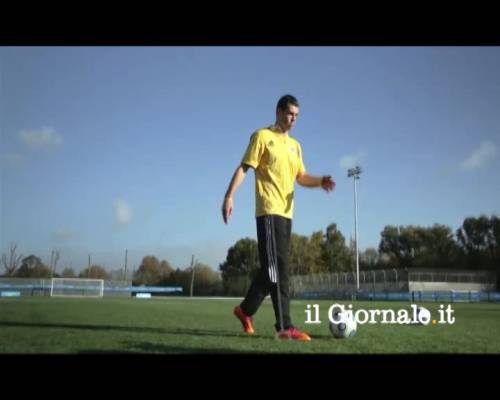 Gareth Bale insegna come tirare i calci di punizione 