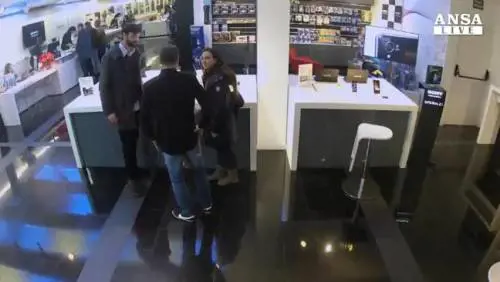 Iniesta commesso per un giorno