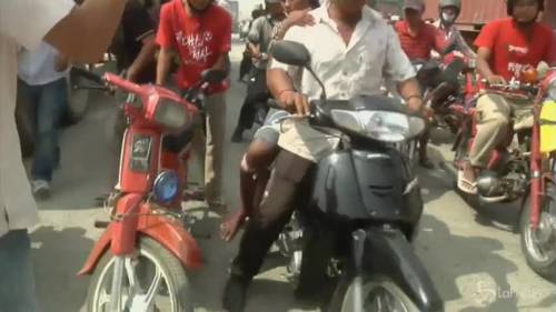 Cambogia, polizia spara su operai in sciopero
