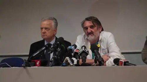 I medici: "Operazione a Bersani riuscita"