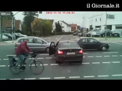 Impartisce lezione e poi fa un incidente 