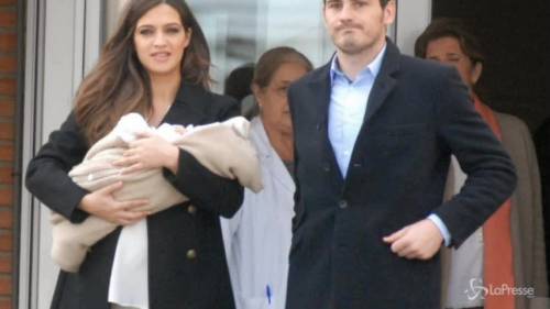 Sara Carbonero e Iker Casillas presentano Martin