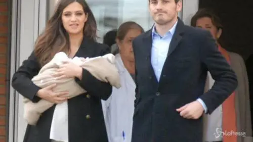 Sara Carbonero e Iker Casillas presentano Martin