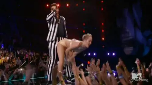 Miley Cyrus andrà in rehab nel 2014: i bookie ci scommettono