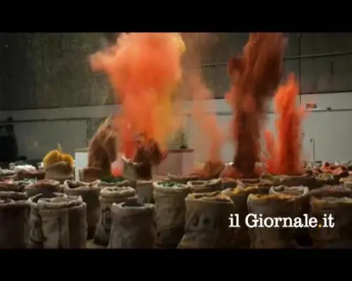 Esplosione di spezie tra musica e colori