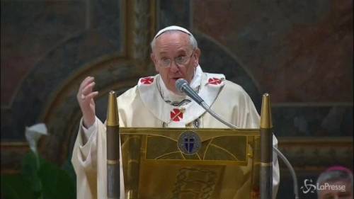 Il Papa: "Se i bimbi piangono dategli da mangiare"