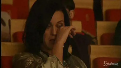 Orchestra cinese suona la sua canzone: Katy Perry piange